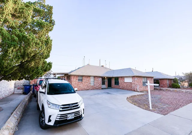 Listing Photo 5 - Condo for sale in building located at 8405 Mettler Dr, El Paso, TX 79925