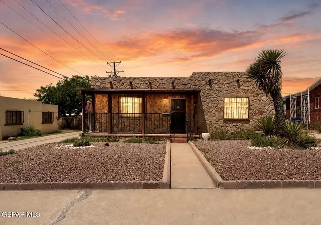 Single family home for sale at 835 Sierra St, El Paso, TX 79903 | MLS# 948814