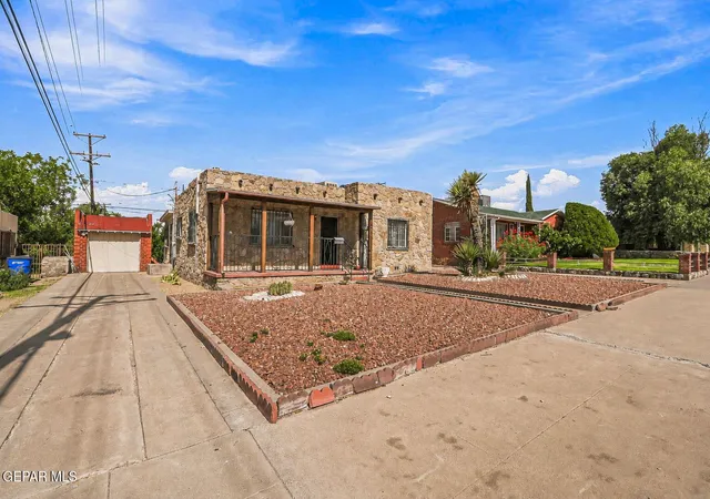 Photo 2 of Single family home for sale at 835 Sierra St, El Paso, TX 79903 | MLS# 948814 | Listing updated on 2026-09-05