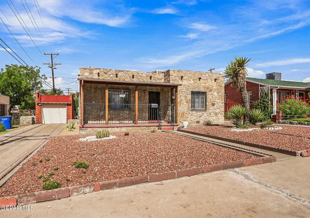 Photo 3 of Single family home for sale at 835 Sierra St, El Paso, TX 79903 | MLS# 948814 | Listing updated on 2026-09-05