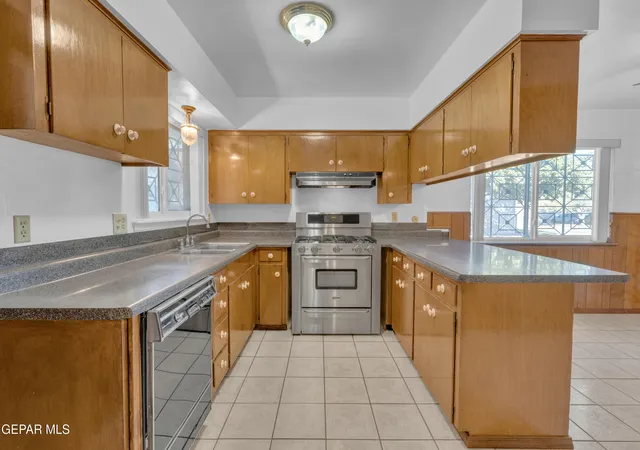 Photo 3 of Sale Pending at 101 Fountain Rd, El Paso, TX 79912 | MLS# 948915 | Listing updated on 2026-08-25