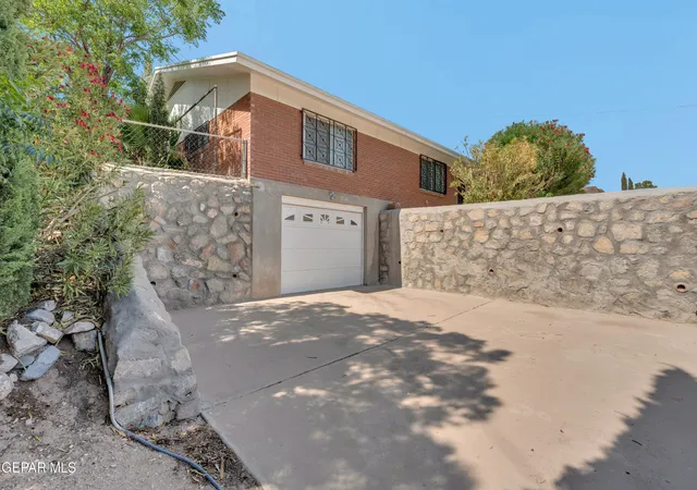 Photo 4 of Sale Pending at 101 Fountain Rd, El Paso, TX 79912 | MLS# 948915 | Listing updated on 2026-08-25