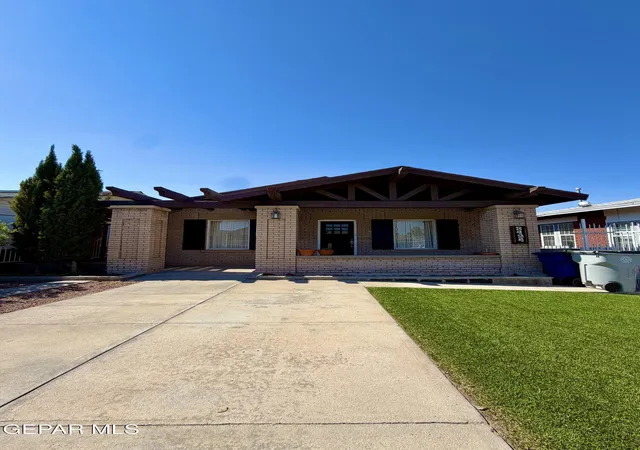 Photo 3 of Single family home for sale at 3424 La Luz Ave, El Paso, TX 79903 | MLS# 949454 | Listing updated on 2026-09-07