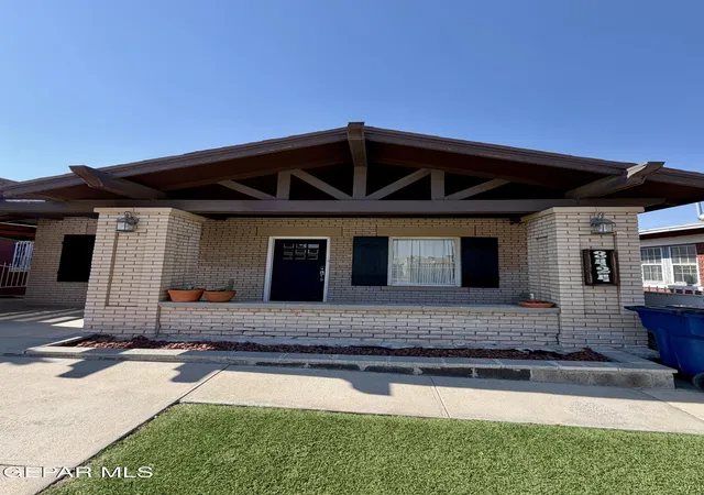 Photo 3 of Single family home for sale at 3424 La Luz Ave, El Paso, TX 79903 | MLS# 949454 | Listing updated on 2026-09-07