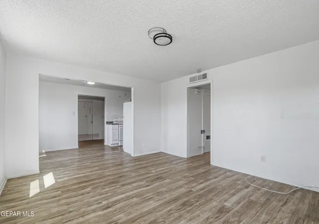 Photo 4 of Sale Pending at 521 Ben Swain Dr, El Paso, TX 79915 | MLS# 949009 | Listing updated on 2026-09-04
