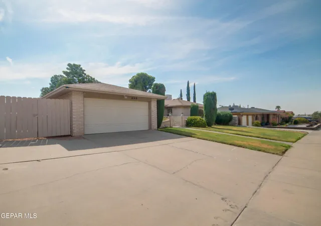 Photo 3 of Single family home for sale at 1640 Bessemer Dr, El Paso, TX 79936 | MLS# 949040 | Listing updated on 2026-08-07