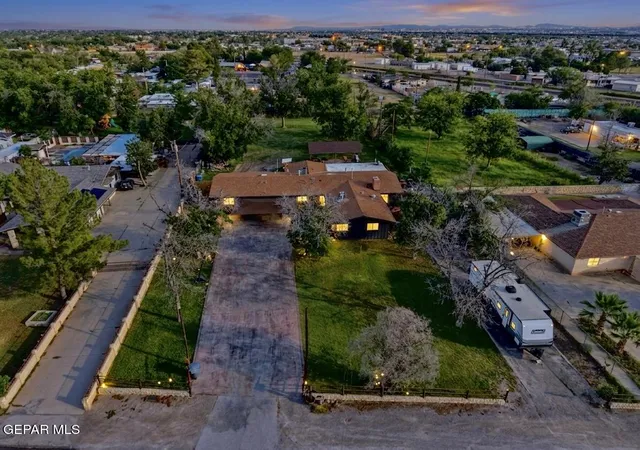 Photo 2 of Sale Pending at 216 Smith Rd, El Paso, TX 79907 | MLS# 949064 | Listing updated on 2026-09-17