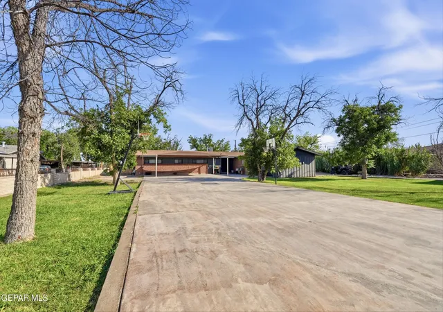 Photo 3 of Sale Pending at 216 Smith Rd, El Paso, TX 79907 | MLS# 949064 | Listing updated on 2026-09-17