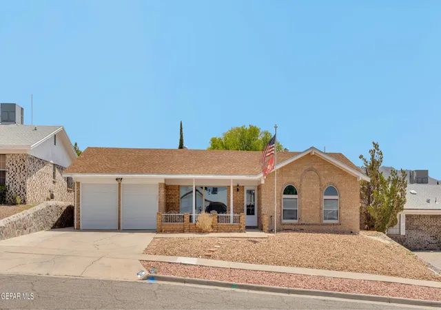 Photo 2 of Single family home for sale at 316 Garden Grv Ln, El Paso, TX 79912 | MLS# 949266 | Listing updated on 2026-09-20