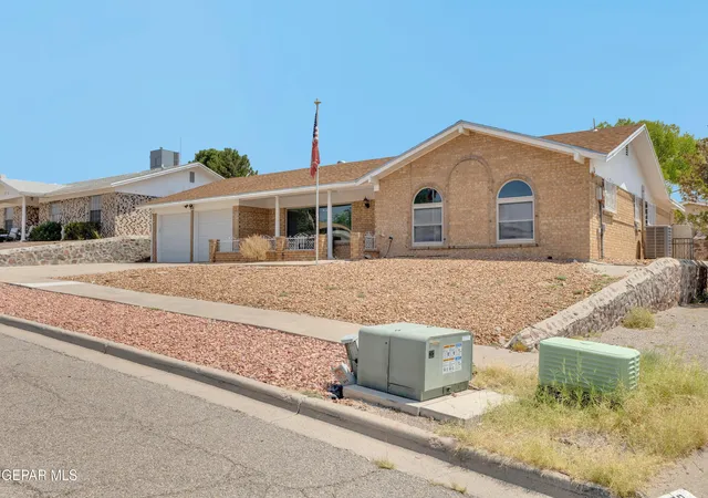 Photo 3 of Single family home for sale at 316 Garden Grv Ln, El Paso, TX 79912 | MLS# 949266 | Listing updated on 2026-09-20