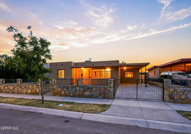 Photo 3 of Sale Pending at 637 Alicia Dr, El Paso, TX 79905 | MLS# 949197 | Listing updated on 2026-09-01