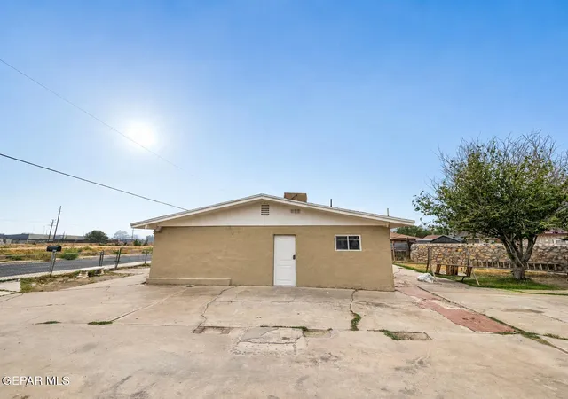 Photo 2 of Single family home for sale at 305 Mccune Rd, El Paso, TX 79915 | MLS# 949287 | Listing updated on 2026-09-17