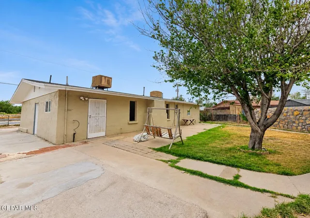 Photo 3 of Single family home for sale at 305 Mccune Rd, El Paso, TX 79915 | MLS# 949287 | Listing updated on 2026-09-17