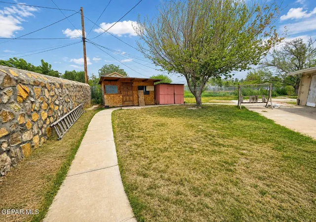 Photo 4 of Single family home for sale at 305 Mccune Rd, El Paso, TX 79915 | MLS# 949287 | Listing updated on 2026-09-17