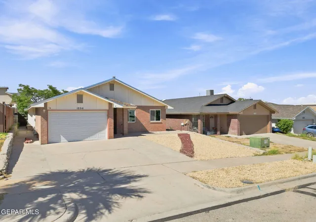 Photo 3 of Sale Pending at 12511 Flora Alba Dr, El Paso, TX 79928 | MLS# 949734 | Listing updated on 2026-09-07