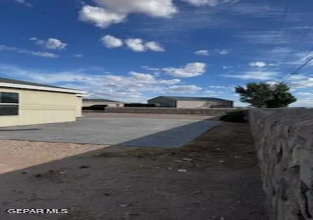 Photo 4 of Single family home for sale at 953 Yellow Bells Pl, El Paso, TX 79928 | MLS# 949623 | Listing updated on 2026-08-21