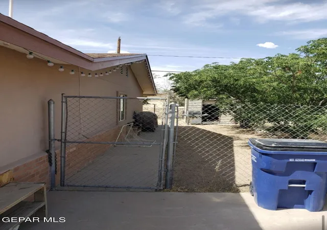 2nd image of 435 Arvin Cir, El Paso, TX 79907