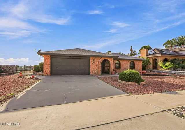 Photo 2 of Sale Pending at 801 Bella Cumbre Dr, El Paso, TX 79912 | MLS# 949432 | Listing updated on 2026-09-01