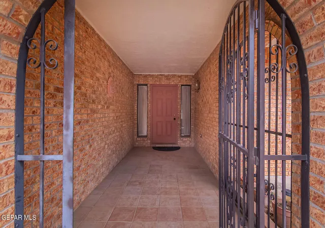 Photo 3 of Sale Pending at 801 Bella Cumbre Dr, El Paso, TX 79912 | MLS# 949432 | Listing updated on 2026-09-01
