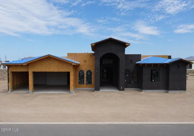 Photo 3 of Single family home for sale at 425 Vista Del Rio Ave, El Paso, TX 79932 | MLS# 949449 | Listing updated on 2026-08-15