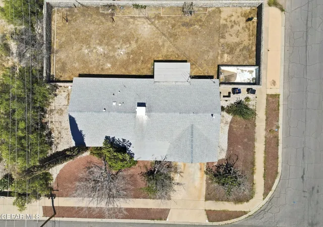 Photo 4 of Single family home for sale at 300 Vista Bonita St, El Paso, TX 79912 | MLS# 949501 | Listing updated on 2026-08-17