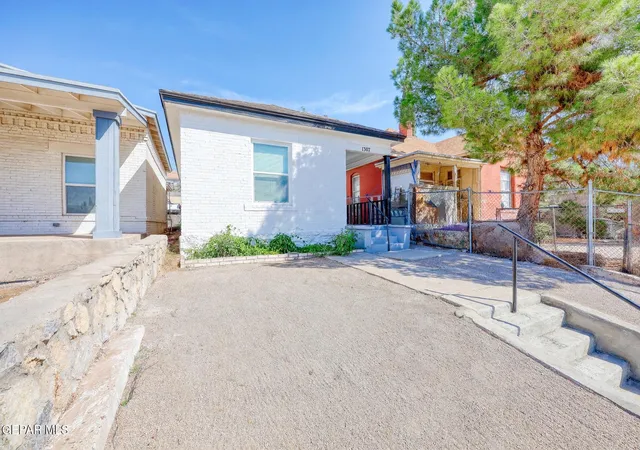 Photo 3 of Sale Pending at 1307 E California Ave, El Paso, TX 79902 | MLS# 949537 | Listing updated on 2026-09-08