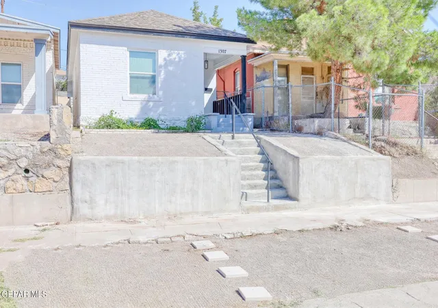 Photo 3 of Sale Pending at 1307 E California Ave, El Paso, TX 79902 | MLS# 949537 | Listing updated on 2026-09-08