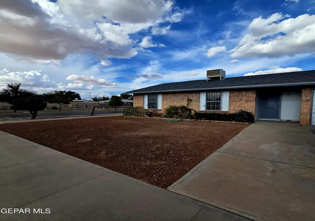 Photo 2 of Single family home for sale at 3012 Sea Breeze Dr, El Paso, TX 79936 | MLS# 949544 | Listing updated on 2026-08-29