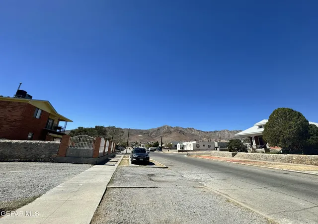 Photo 3 of Multi family home for sale at 3204 Frankfort Ave, El Paso, TX 79930 | MLS# 949708 | Listing updated on 2026-08-20