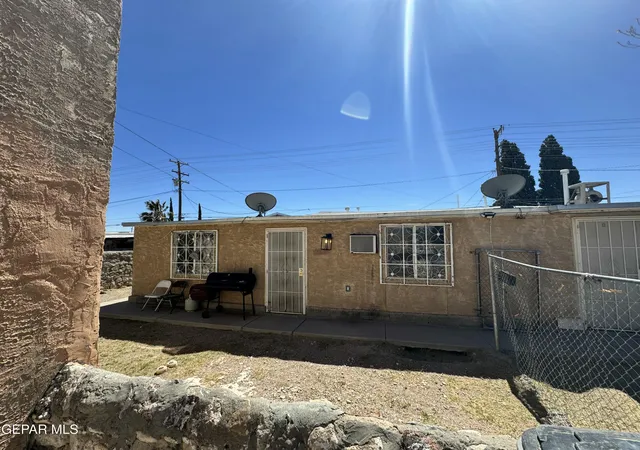 Listing Photo 5 - Condo for sale in building located at 3204 Frankfort Ave, El Paso, TX 79930