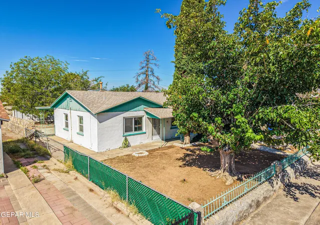 Photo 3 of Single family home for sale at 8328 Courtland Dr, El Paso, TX 79907 | MLS# 949615 | Listing updated on 2026-09-15