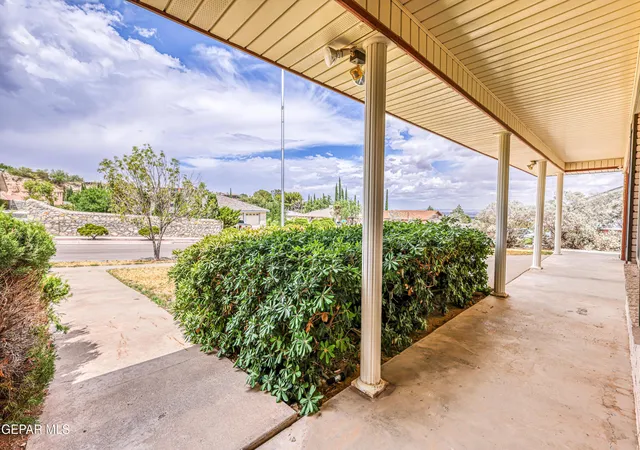 Photo 3 of Sale Pending at 3212 Old Spanish Trl, El Paso, TX 79904 | MLS# 949647 | Listing updated on 2026-09-11