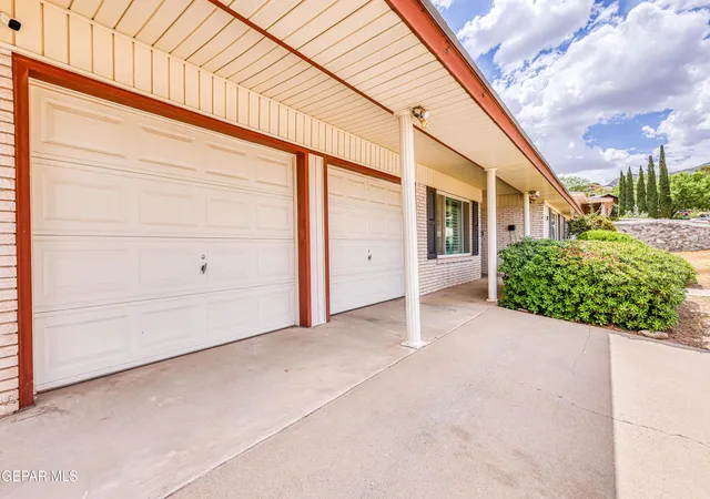 Photo 3 of Sale Pending at 3212 Old Spanish Trl, El Paso, TX 79904 | MLS# 949647 | Listing updated on 2026-09-11
