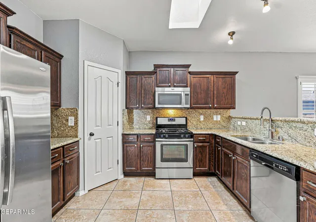 Photo 4 of Single family home for sale at 1612 Rayado Crk Ln, El Paso, TX 79911 | MLS# 949704 | Listing updated on 2026-09-18