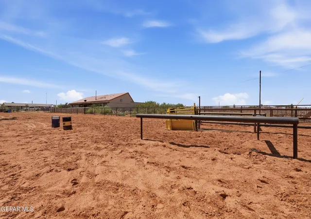Photo 2 of Sale Pending at 5566 Desert Willow Dr, El Paso, TX 79938 | MLS# 949674 | Listing updated on 2026-09-17