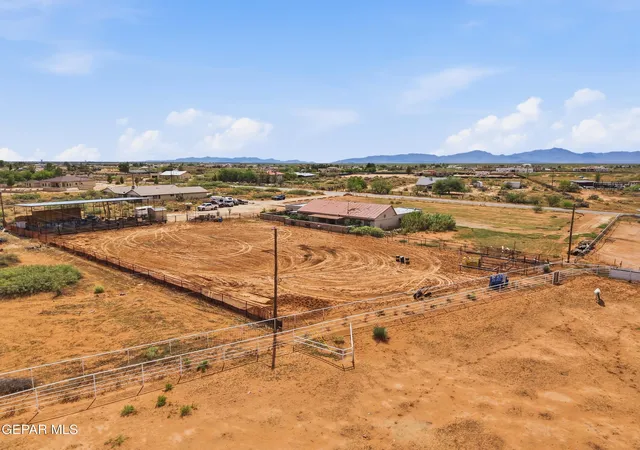 Photo 3 of Sale Pending at 5566 Desert Willow Dr, El Paso, TX 79938 | MLS# 949674 | Listing updated on 2026-09-17
