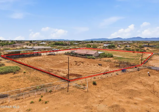 Photo 4 of Sale Pending at 5566 Desert Willow Dr, El Paso, TX 79938 | MLS# 949674 | Listing updated on 2026-09-17