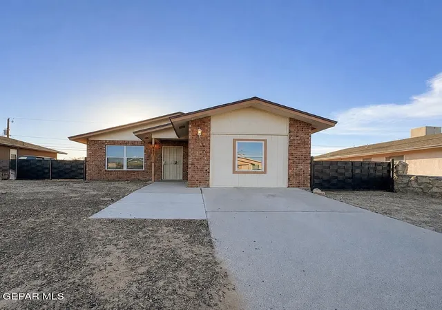 Photo 3 of Single family home for sale at 441 Reilly Ln, El Paso, TX 79928 | MLS# 949769 | Listing updated on 2026-08-26