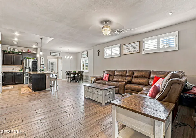 Photo 3 of Single family home for sale at 206 Notts Wy, El Paso, TX 79928 | MLS# 950244 | Listing updated on 2026-08-30