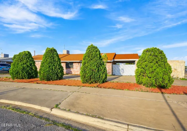 Photo 3 of Single family home for sale at 2548 Dunoon Dr, El Paso, TX 79925 | MLS# 950153 | Listing updated on 2026-09-09