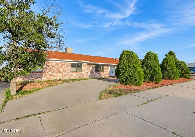 Photo 3 of Single family home for sale at 2548 Dunoon Dr, El Paso, TX 79925 | MLS# 950153 | Listing updated on 2026-09-09