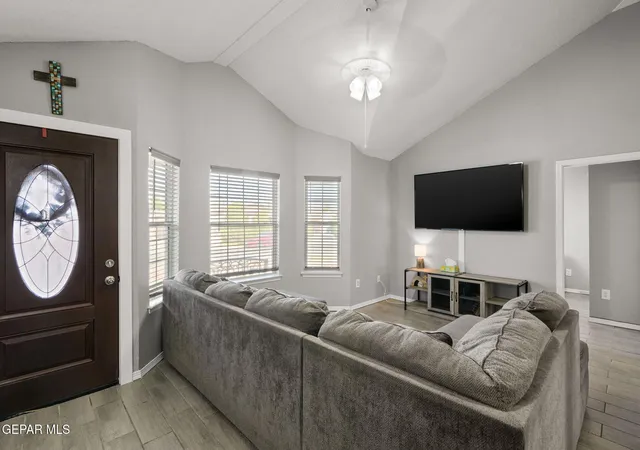 Photo 4 of Sale Pending at 336 Tierra Linda Dr, Horizon City, TX 79928 | MLS# 950147 | Listing updated on 2026-09-03