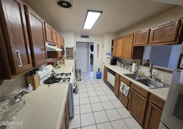 Photo 4 of Sale Pending at 1400 Idlewilde Dr, El Paso, TX 79925 | MLS# 950134 | Listing updated on 2026-09-17