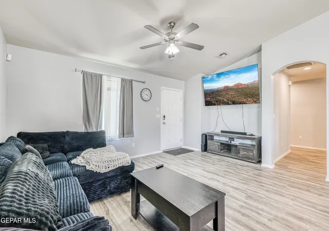 Photo 3 of Single family home for sale at 948 Villa Seca Dr, Horizon City, TX 79928 | MLS# 950148 | Listing updated on 2026-08-28