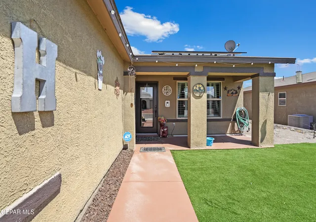 Photo 4 of Single family home for sale at 724 Villa Romero Dr, Horizon City, TX 79928 | MLS# 950235 | Listing updated on 2026-10-08