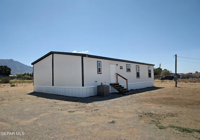 Photo 2 of Manufactured home for sale at 9526 Comet St, Las Cruces, NM 88012 | MLS# 950213 | Listing updated on 2026-08-29