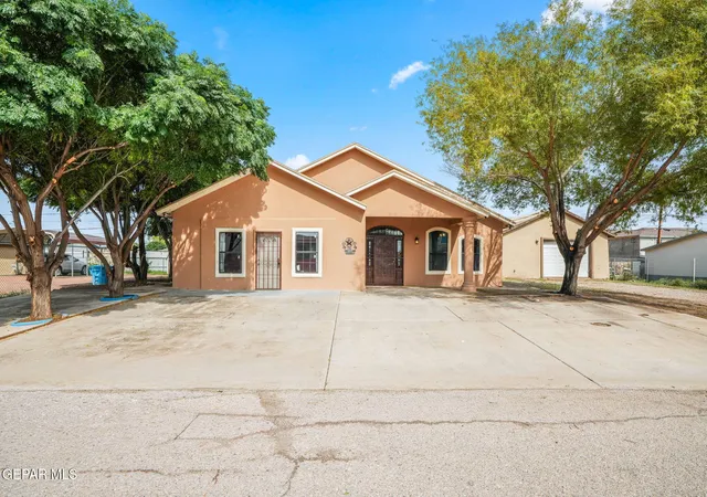 Photo 1 of Single family home for sale at 421 Mahan Dr, Clint, TX 79836 | MLS# 952058 | Listing updated on 2026-10-28