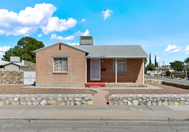 Photo 1 of Single family home for sale at 500 Mission Rd, El Paso, TX 79903 | MLS# 952685 | Listing updated on 2026-10-16