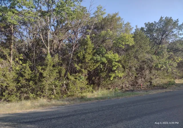 Homes for sale in Granbury, TX | 1011 Comanche Cove Dr, Granbury, TX 76048 | MLS# 20132847