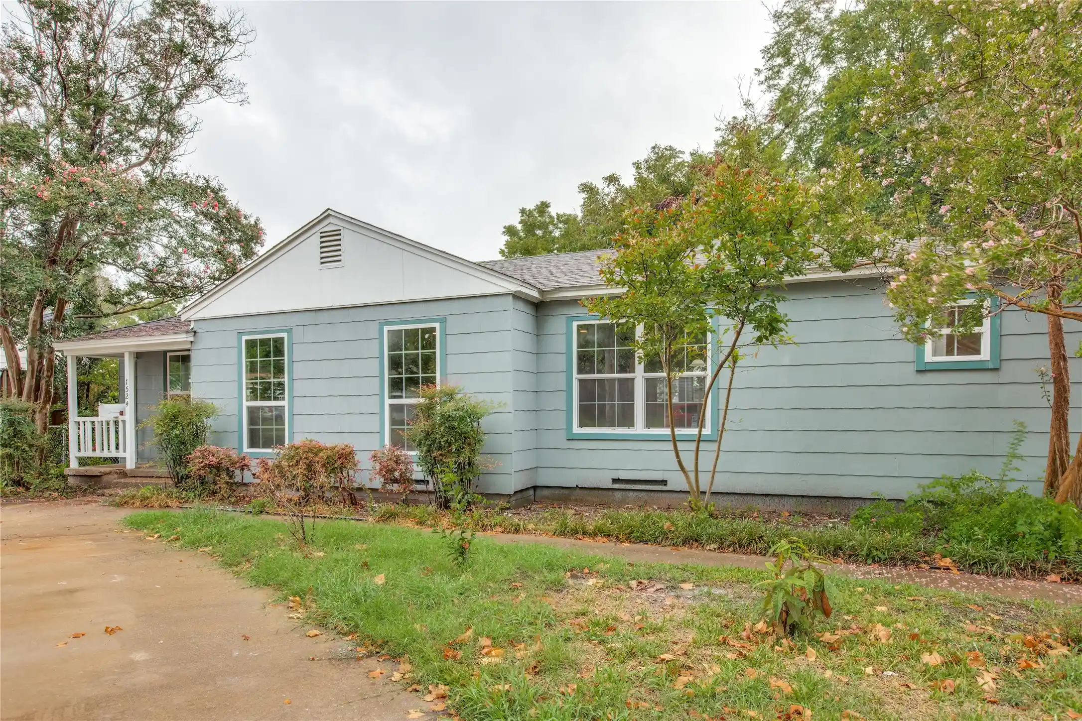Photo 1 of Sale Pending at 1524 W Lakeside Dr, Garland, TX 75042 | MLS# 20143896 | Listing updated on 2024-09-30
